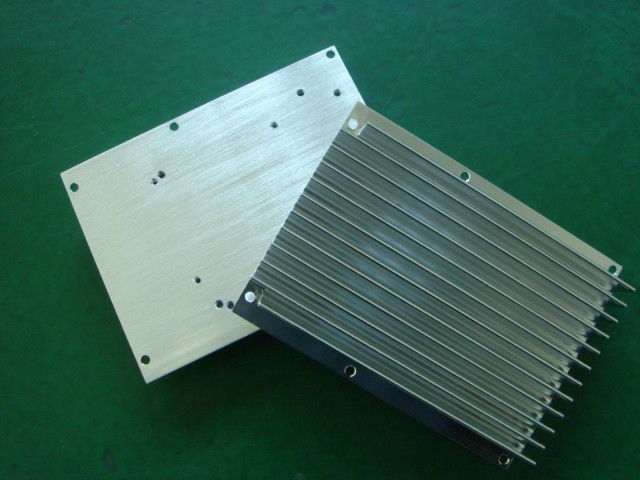 Snelle Prototypecnc Precisie die Aluminiumuitdrijving Heatsink met Omzettingsdeklaag machinaal bewerken